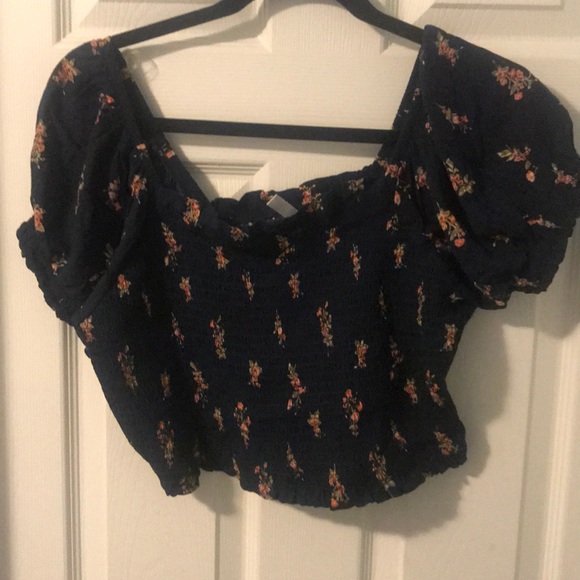 New with tags- crop top - Picture 1 of 4